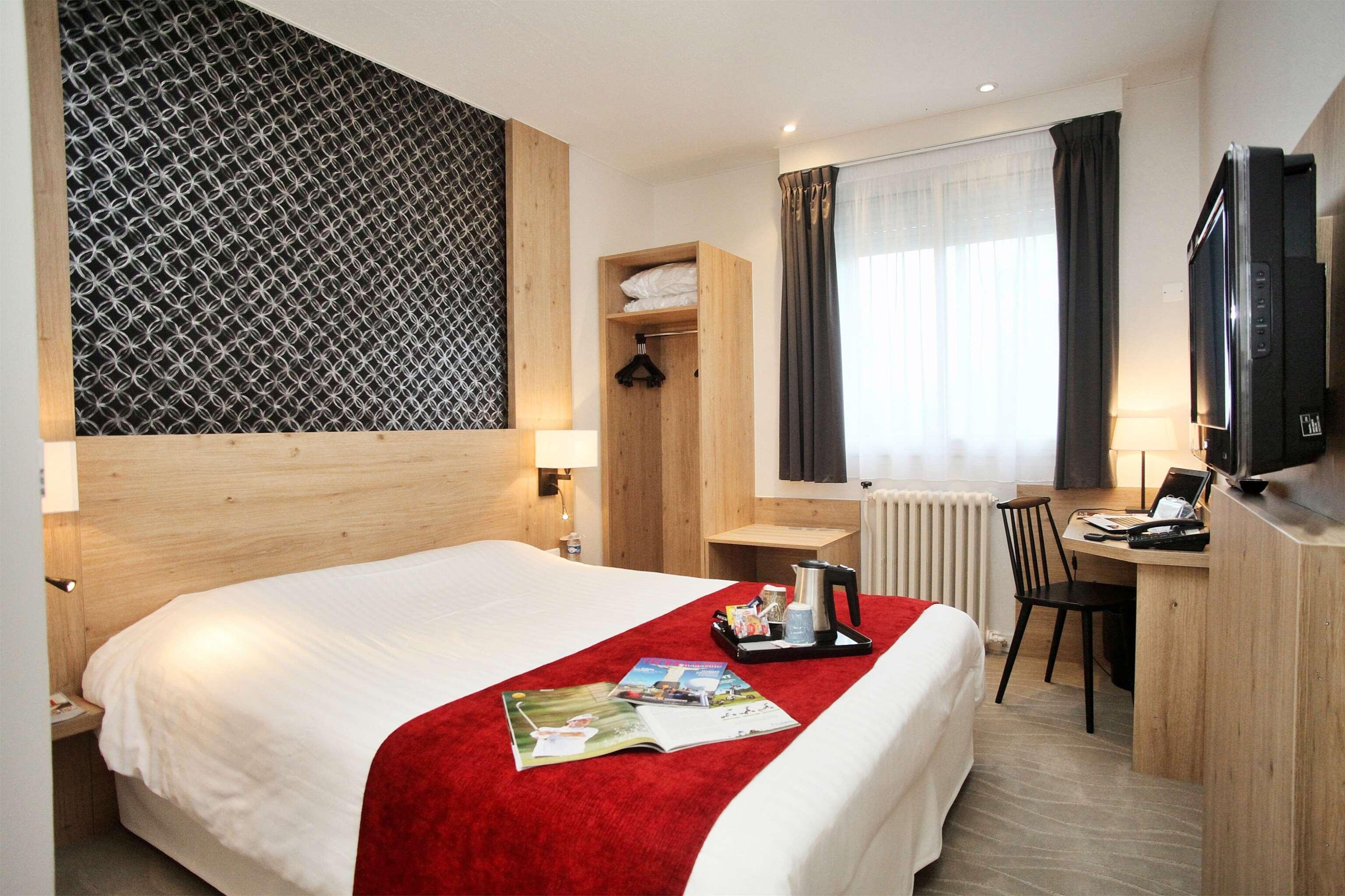 Hotel Kyriad Centre 3*