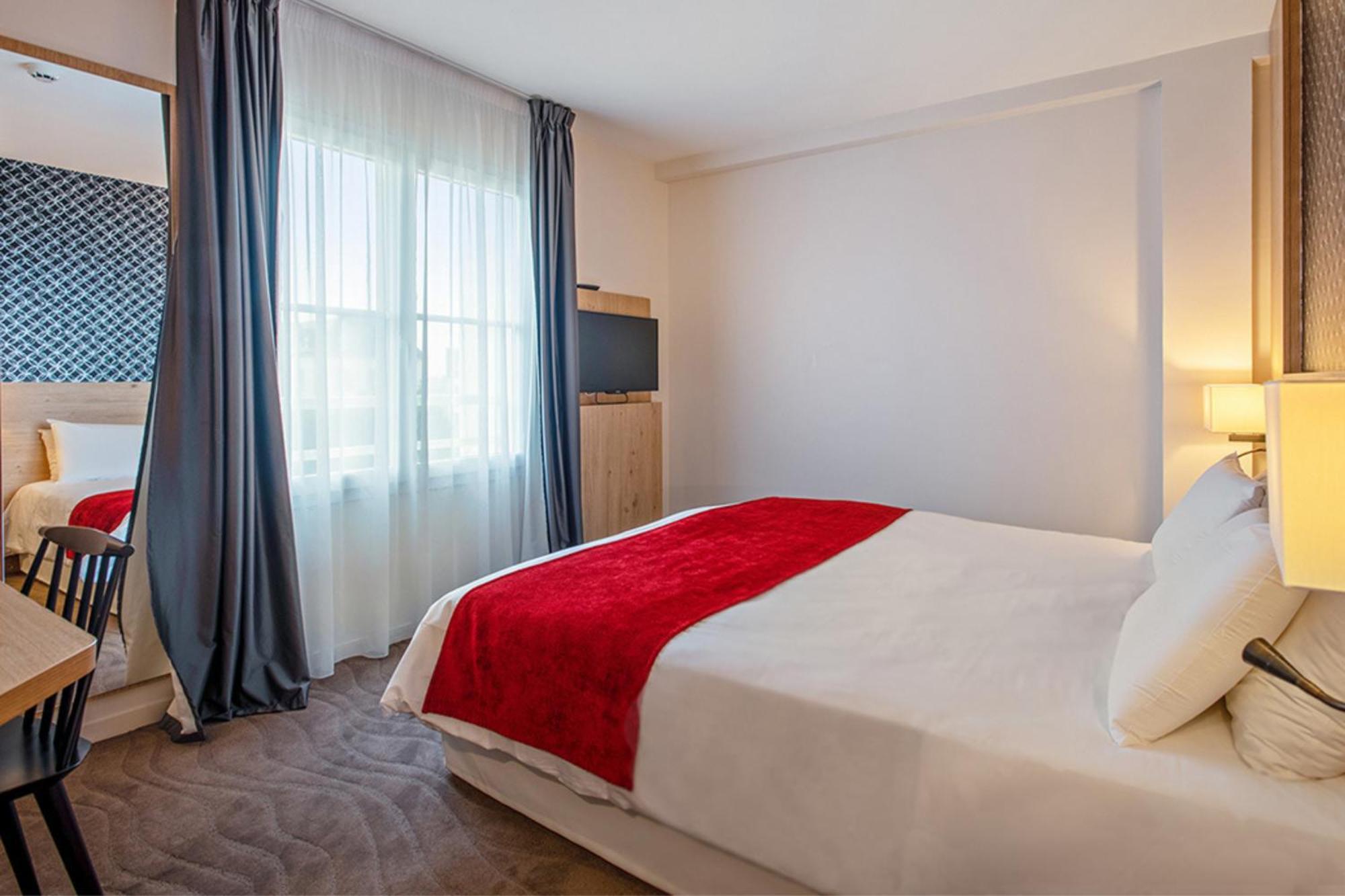 Kyriad Centre 3*