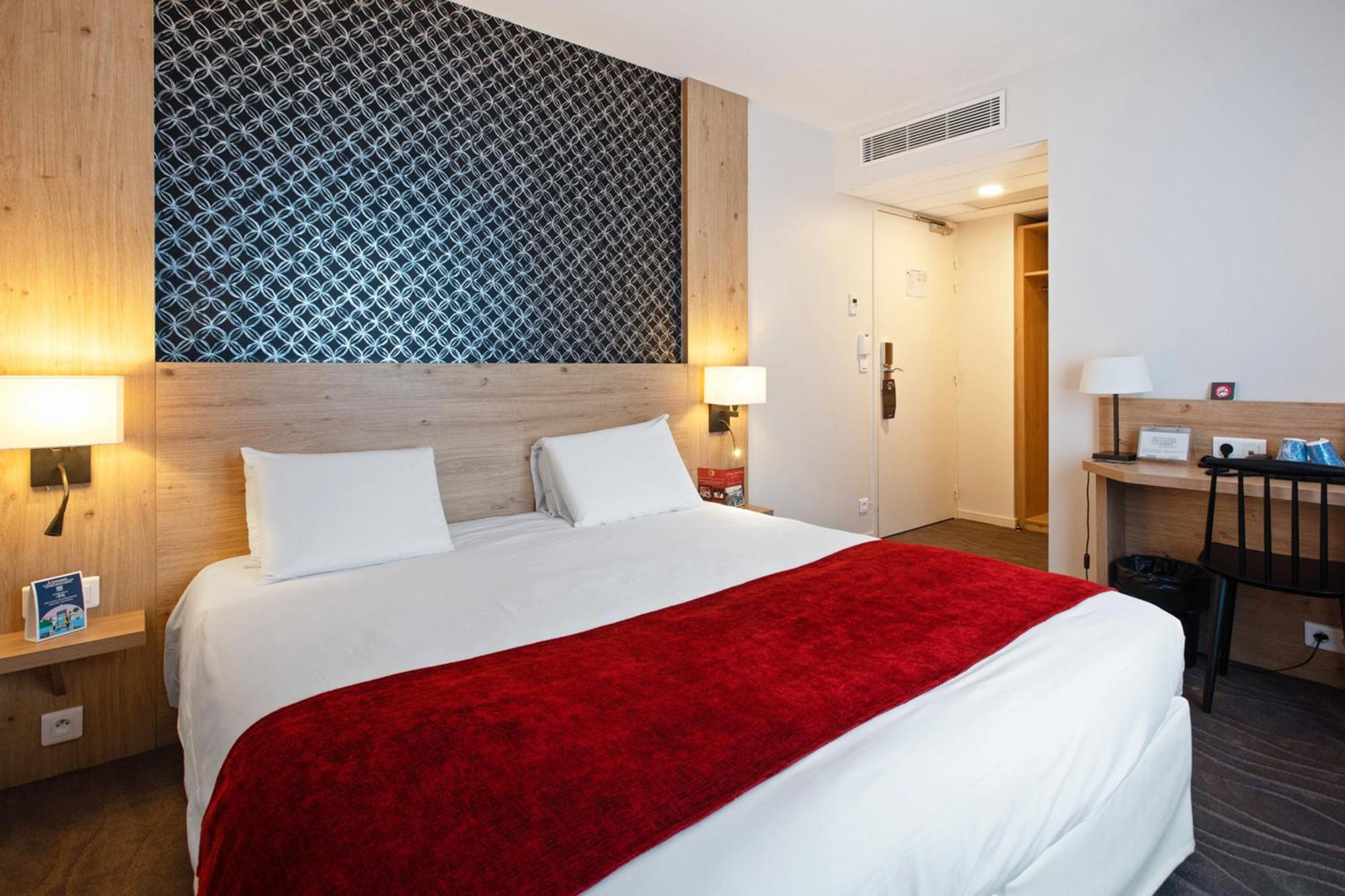 Kyriad Centre Hotel 3*