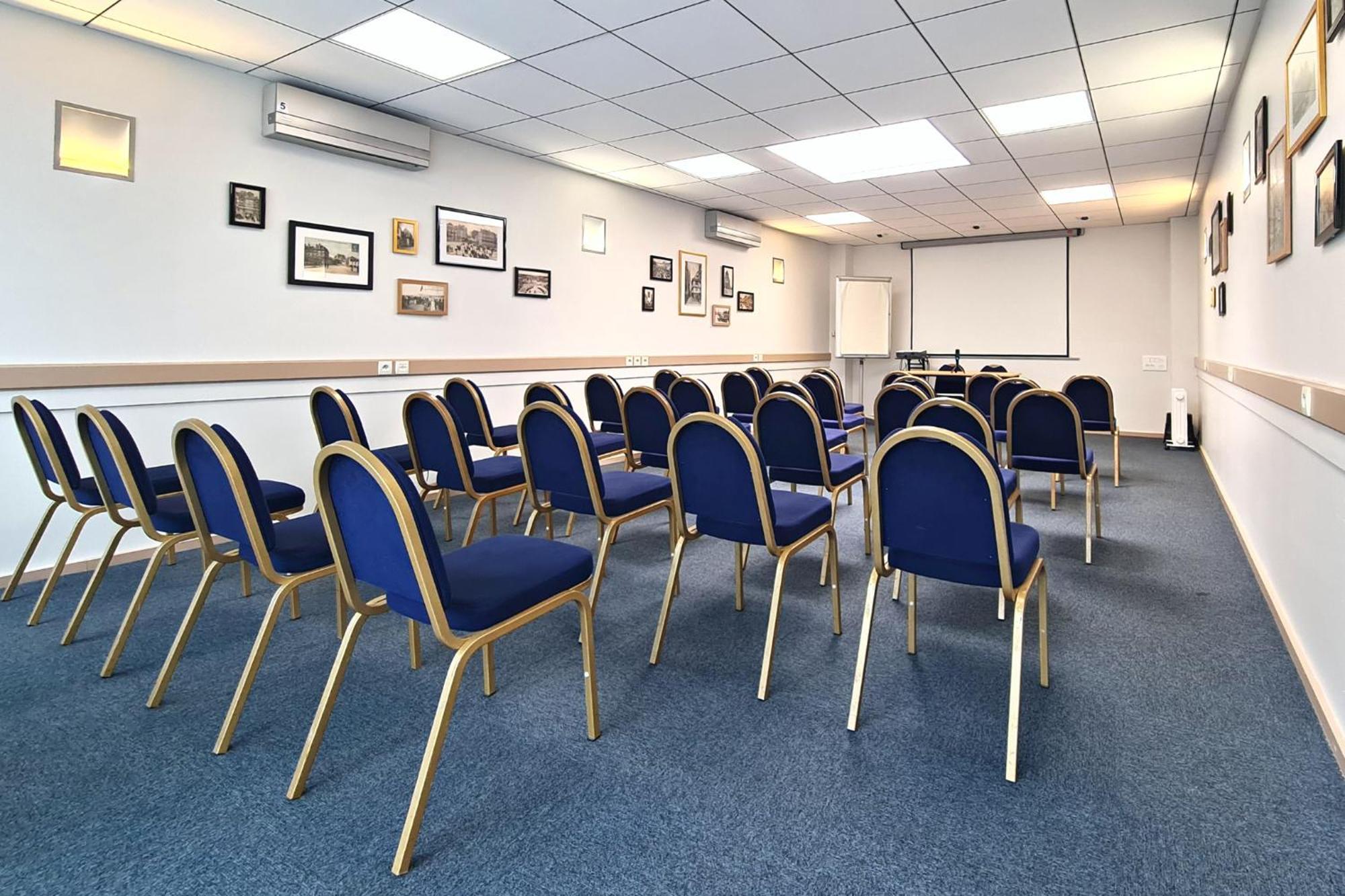 Kyriad Centre Hotel 3*